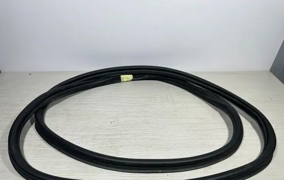 Opel Grandland X Trunk rubber seal (body) 