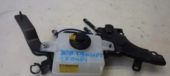 Peugeot 308 Brake fluid reservoir 