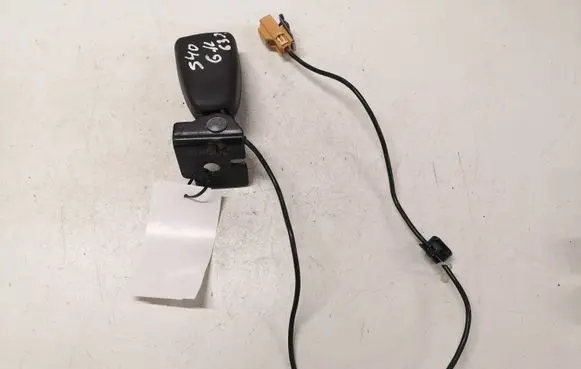 Volvo S40 Rear seatbelt buckle 3065753