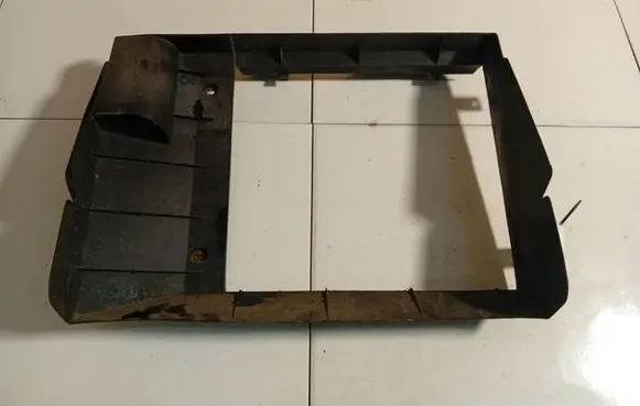 Renault Scenic I Radiator cooling fan shroud 7700427670