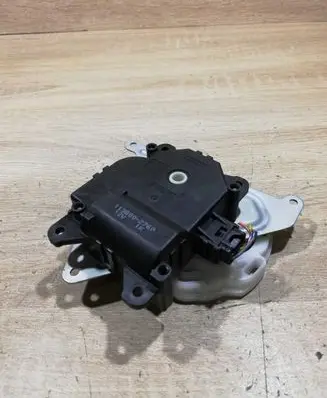Toyota Corolla Verso AR10 Air flap motor/actuator 1138002760