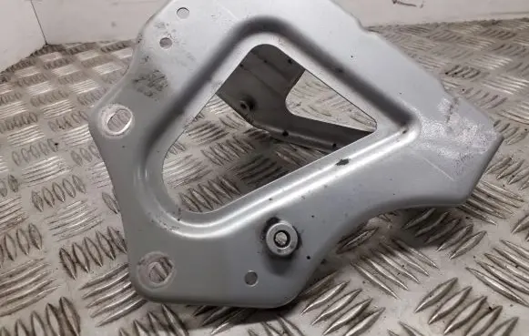 Audi A6 S6 C6 4F Fender mounting bracket 4F0821136A