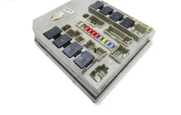 Renault Clio III Fuse module 674658A