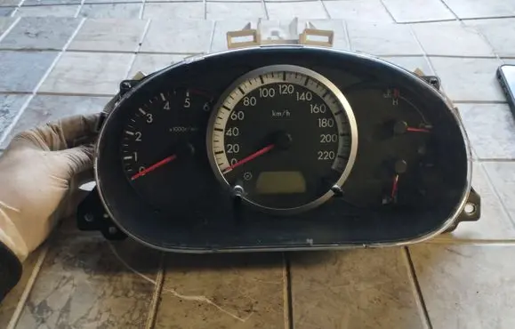 Mazda 5 Speedometer (instrument cluster) C23555430
