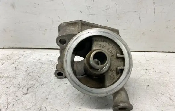 Mercedes-Benz E W124 Oil filter mounting bracket 1031802338 A1031802338 6740331590
