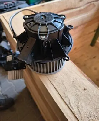 Opel Astra J Heater fan/blower U7253002