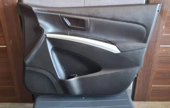 Suzuki SX4 S-Cross Front door card panel trim