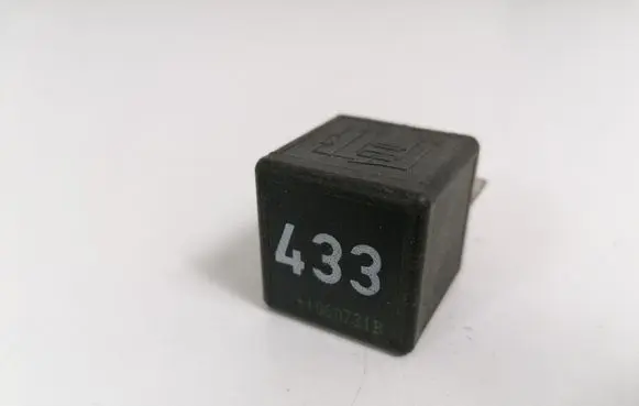 Volkswagen PASSAT B6 Other relay 3D0951253A