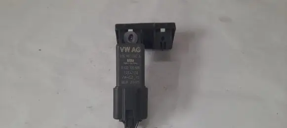 Volkswagen Golf V Glow plug pre-heat relay 03G907282A