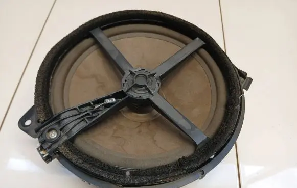 Volvo S60 Parcel shelf speaker 30745942 06W09 CDV5A