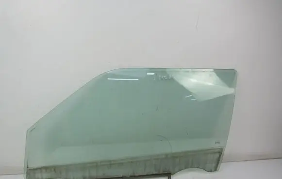 Suzuki Swift I Front door window glass four-door 