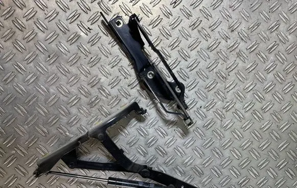 Fiat 500 Tailgate/trunk/boot hinge 