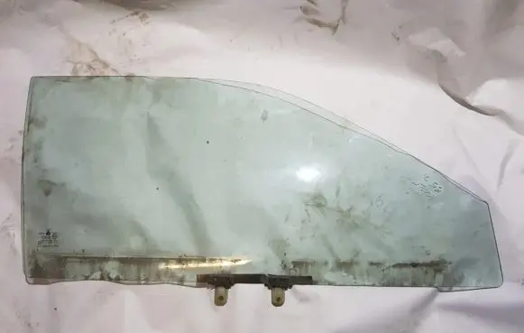 Hyundai Accent Front door window glass four-door