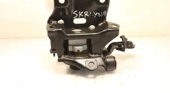 Lexus LX 570 Gearbox mounting bracket