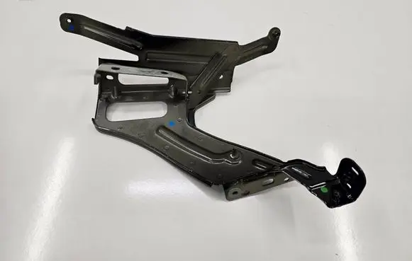 Audi A6 S6 C8 4K Fender mounting bracket 4K0821131
