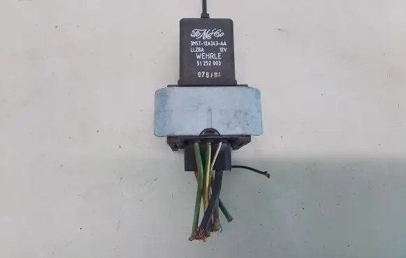 Glow plug pre-heat relay