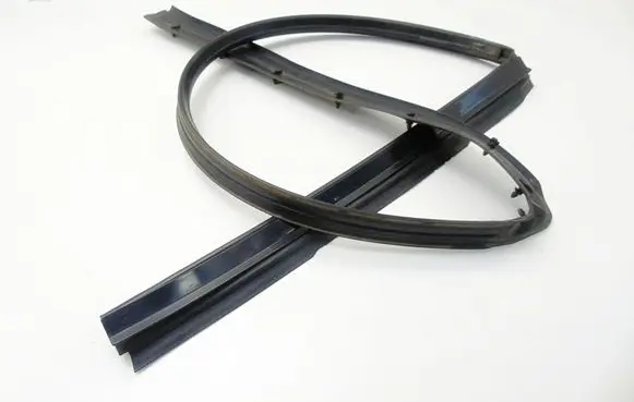 Chrysler Pacifica Loading door glass trim molding 