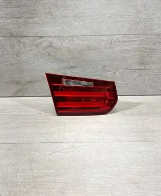 Tailgate rear/tail lights