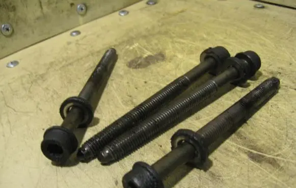Volkswagen PASSAT B5 Cylinder head bolts 