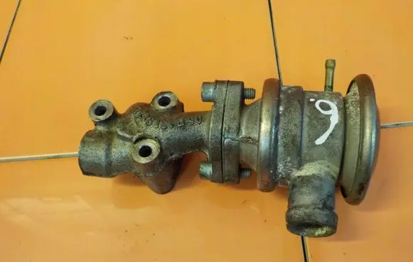 Audi A4 S4 B7 8E 8H Other engine bay part 06B131817E