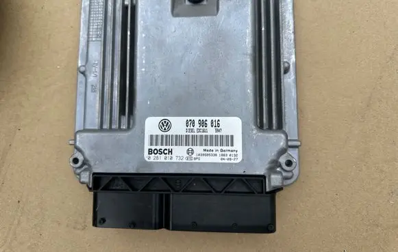 Volkswagen Transporter - Caravelle T5 Engine control unit/module 070906016 0281010732