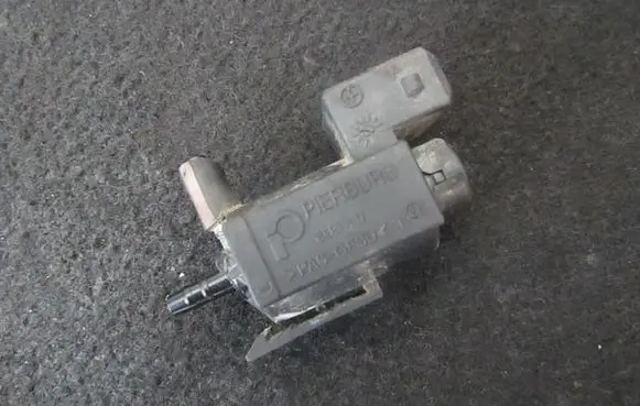 BMW 5 F10 F11 Turbo solenoid valve 7810831 70231800