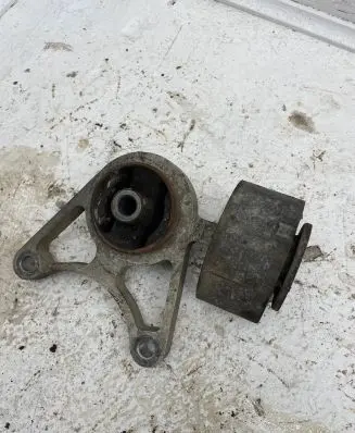 Land Rover Freelander Rear differential mounting bracket 