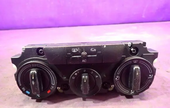 Skoda Octavia Mk2 (1Z) Climate control unit 