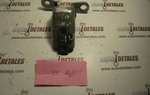 Honda CR-V Front door upper hinge