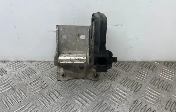 BMW 5 GT F07 Radiator mount bracket 7186514 7201752 7211162