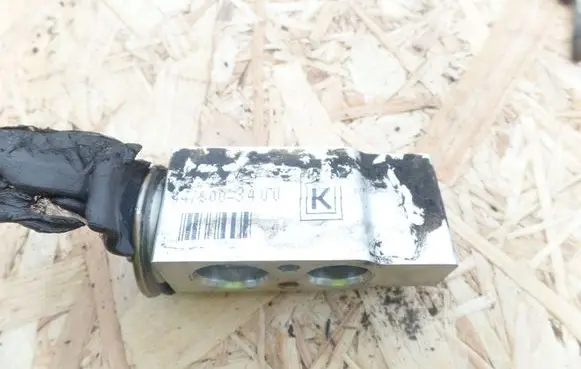 Subaru Legacy Air conditioning (A/C) expansion valve 4475003400