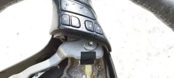 Steering wheel buttons/switches