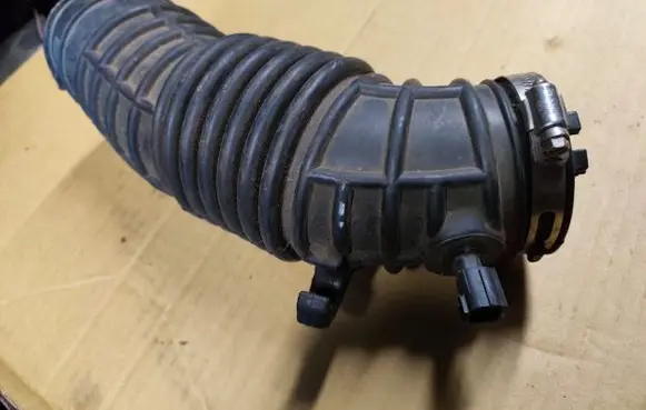 Chrysler 300 - 300C Air intake hose/pipe 04591868AB
