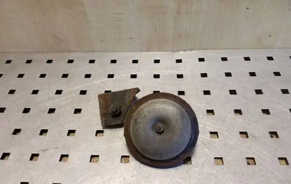 Mitsubishi Space Wagon Horn signal E200933