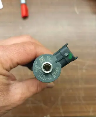 Renault Koleos II Fuel injector 0445110728