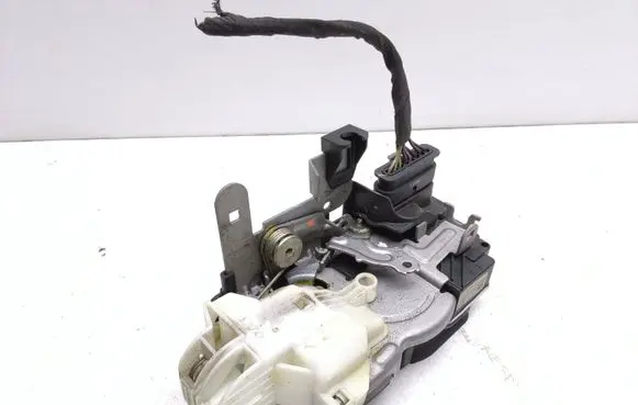 Volvo V40 Rear door lock 31301427