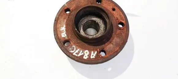 Rear wheel hub