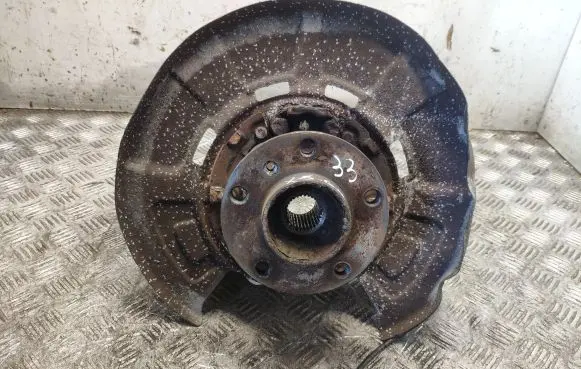 BMW X5 E70 Rear wheel hub 6770994