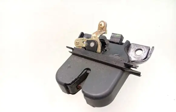 Audi A3 S3 8L Tailgate/trunk/boot lock/catch/latch 8L0827520C