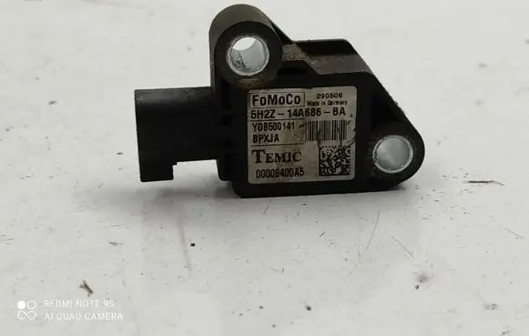 Land Rover Discovery 3 - LR3 Airbag deployment crash/impact sensor YDB500141