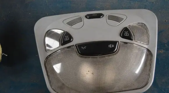 Mercedes-Benz C W203 Headlining lighting console trim A2038202301 KW422CS356 2JM00879300