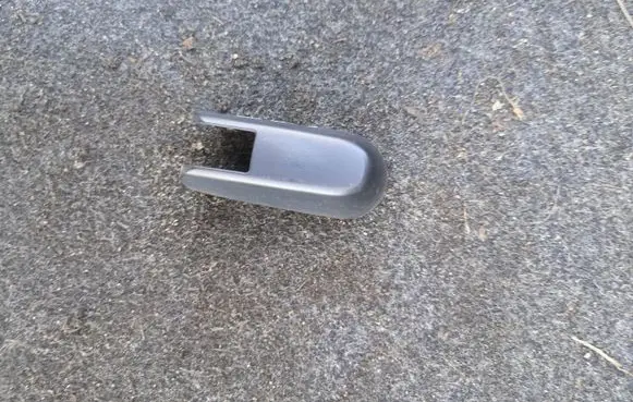Suzuki SX4 Rear wiper blade arm