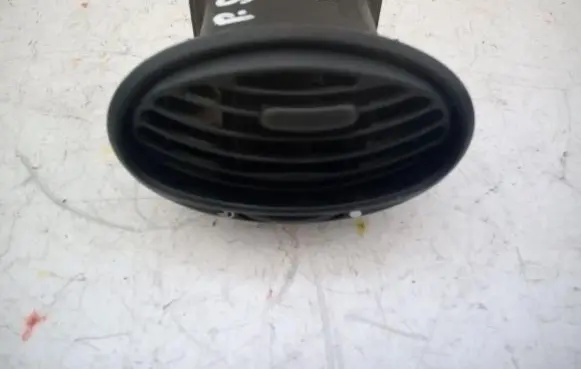 Ford Focus Dash center air vent grill