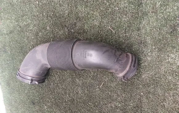 Audi Q7 4M Air intake hose/pipe 7L6129627F