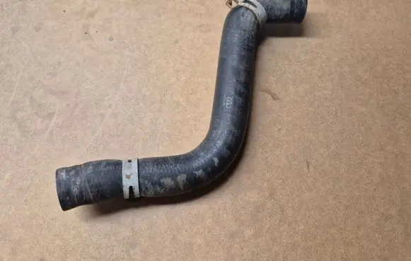 Volkswagen Golf II Engine coolant pipe/hose 191121101F