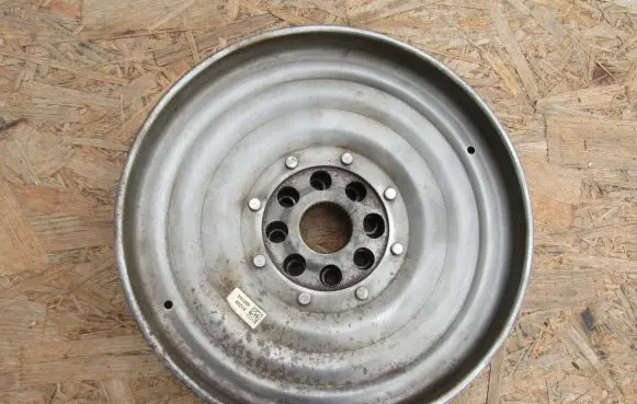 Mercedes-Benz A W176 Flywheel 1330300105 117176156