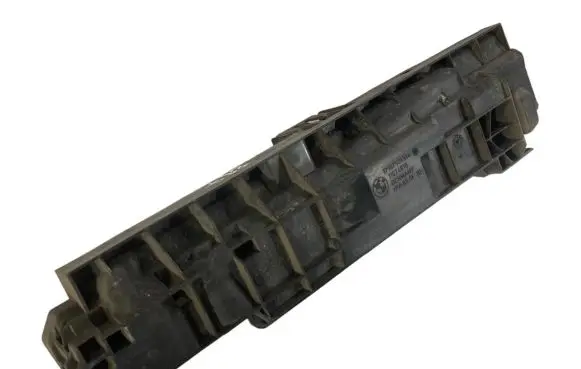 BMW 1 E81 E87 Radiator mount bracket 7524914 17107524914