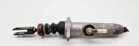 Audi 80 90 B3 Clutch master cylinder 0015605