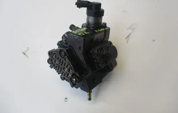 Renault Scenic III - Grand scenic III Fuel injection high pressure pump 8200680077