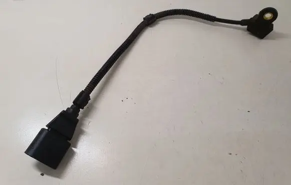 Audi A3 S3 8P Crankshaft position sensor 9805940